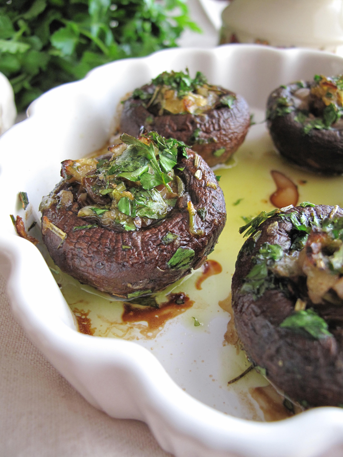 AIP / Garlic & Herb Stuffed Mushrooms - French Paleo Recipe